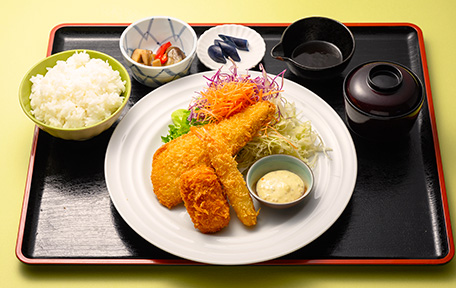 画像：ミックスフライ定食