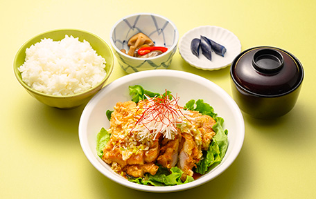 画像：油淋鶏定食